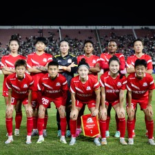 爱游戏在线-女足比赛选手风采展露，活动吸引众多观众(希望参赛选手在比赛中赛出风采)